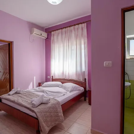 Ari Apartment *