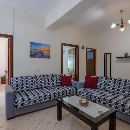 Ari Apartment *